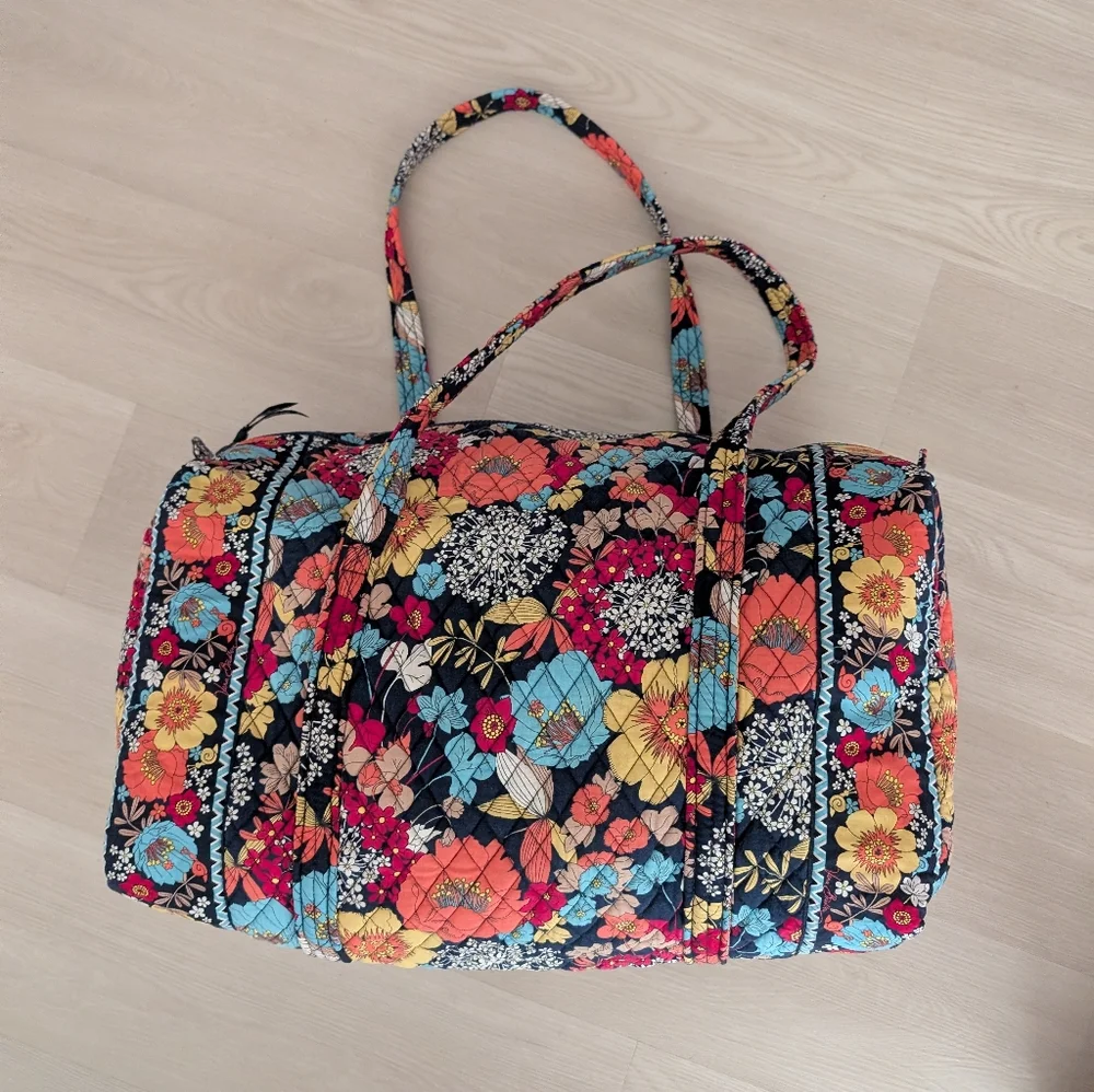 Vera Bradley Medium Duffle Excellent Happy Snails - Picture 11 of 13